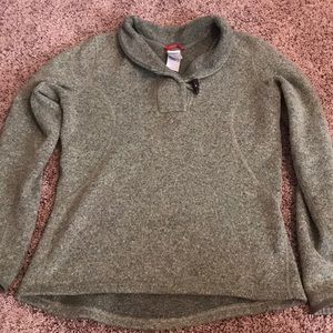North face pull over